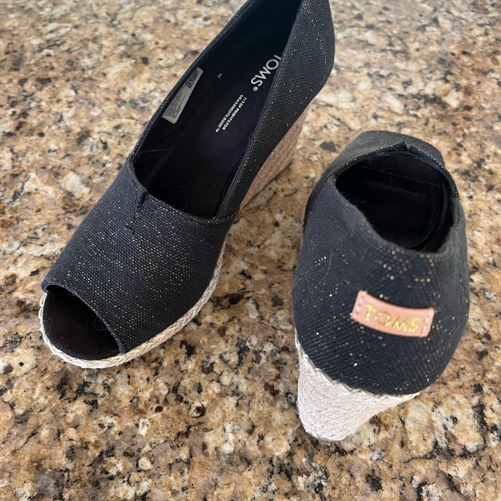 NWOT TOMS Michelle Wedge Sandals - Picture 2 of 4
